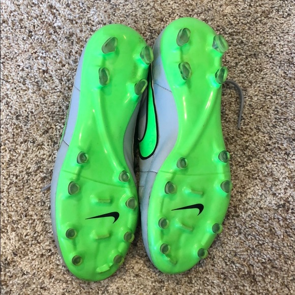 Nike soccer cleats - Picture 3 of 4